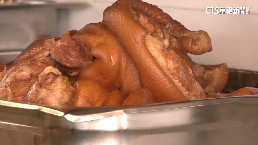 必比登豬腳店加收小費　網批：變相漲「不買」