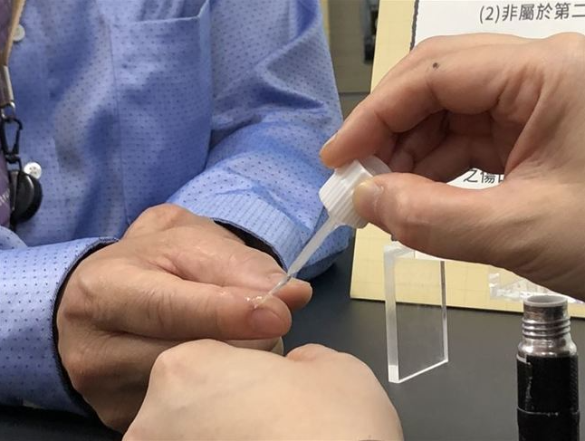 常見「液體OK繃」成分曝光！　食藥署示警：這1族群避免使用