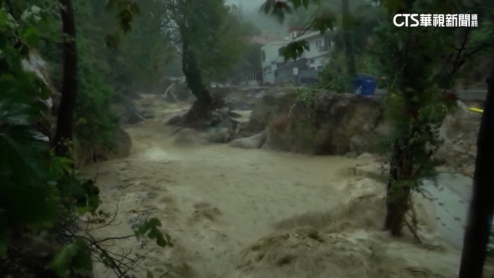暴雨成災！　希臘小鎮泡水　伊斯坦堡馬路成小河