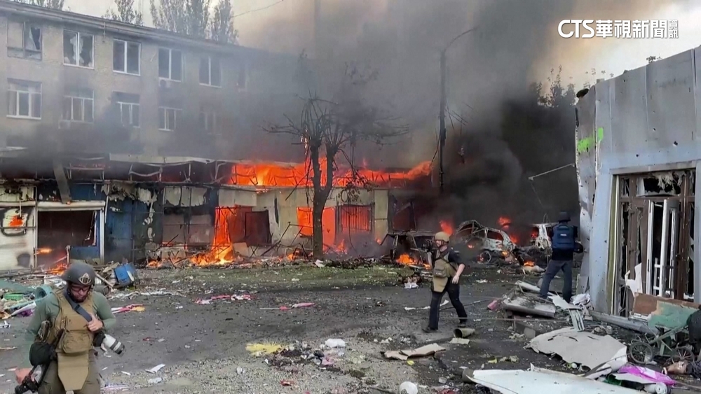 俄飛彈襲烏東市場釀17死　澤倫斯基控俄屠殺平民