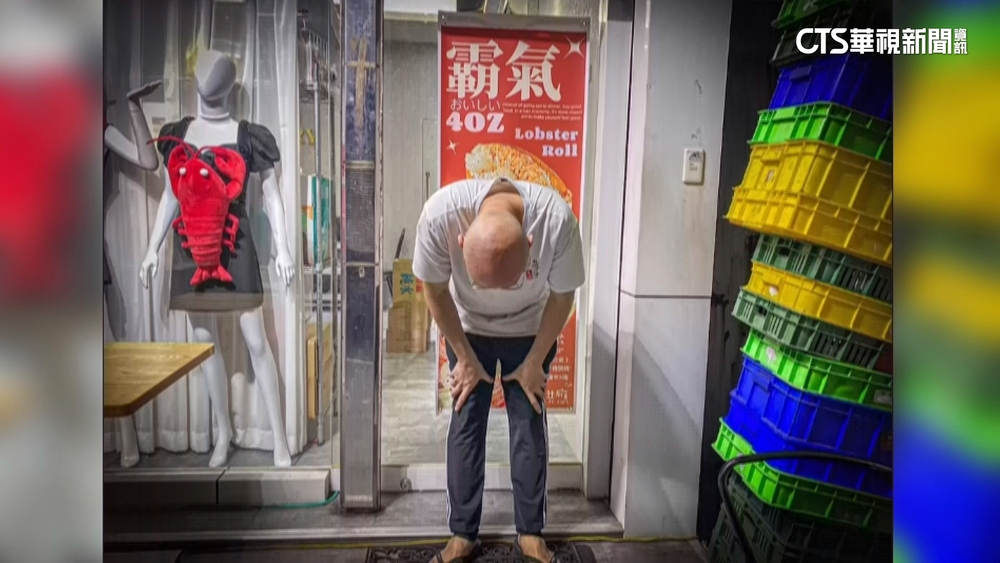 高雄龍蝦堡「超夯」　民眾等不及「刷負評」　老闆道歉