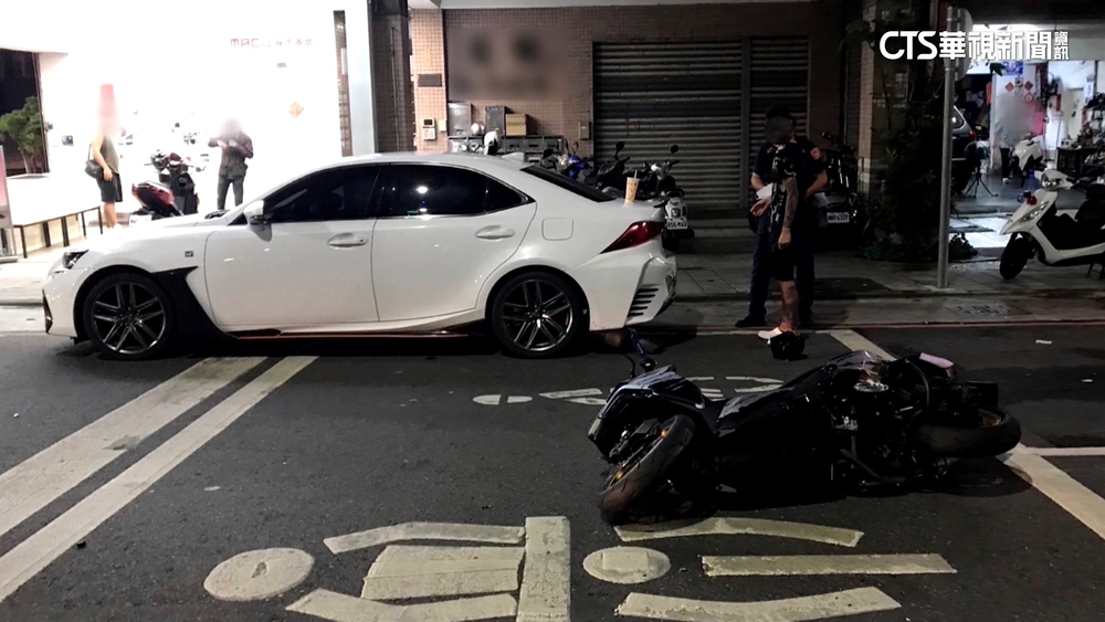 轎車突外切還踩煞！　騎士反應不及　追尾猛撞不治