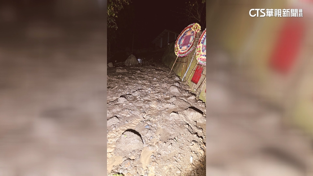 嘉義竹崎土石流侵民宅　喪家靈柩遭埋
