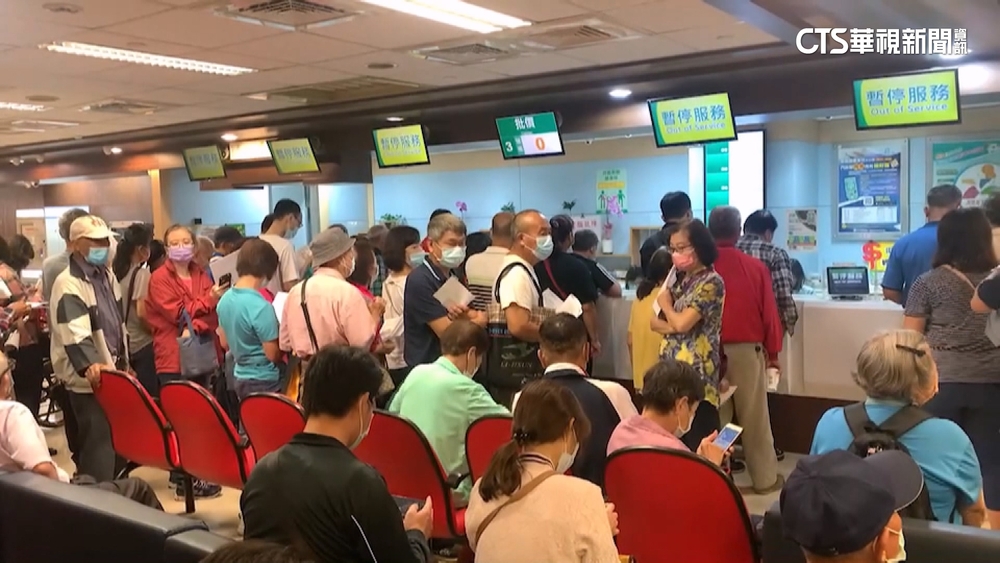 黃牛代掛號猖獗「搶光不看診」　名醫認輸：取消網路掛號