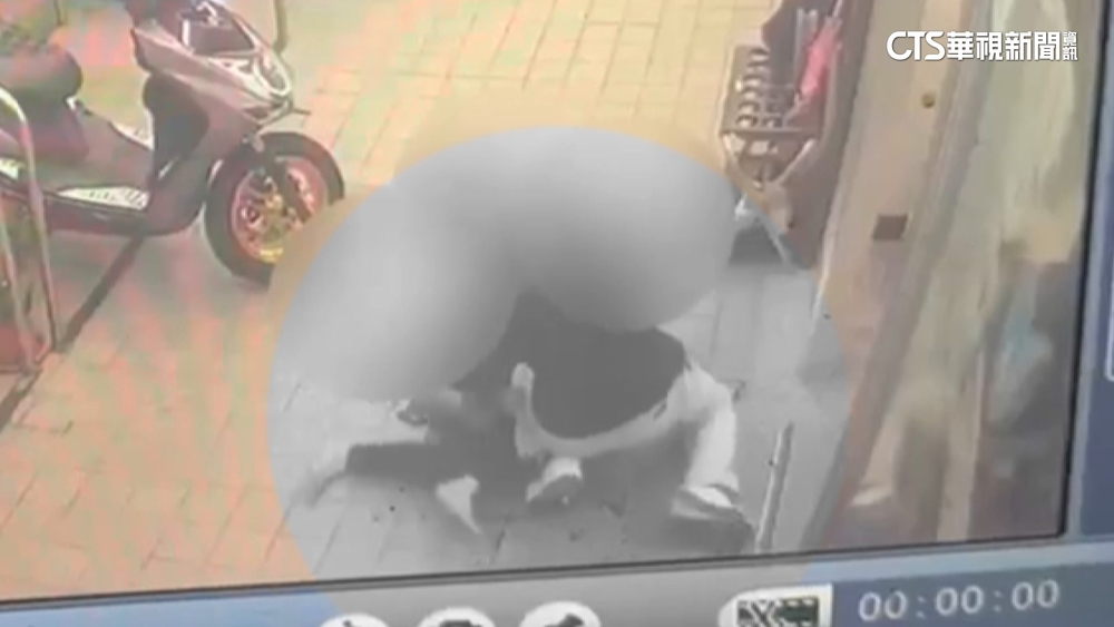 高雄情殺！　恐怖舊愛衝超商　砍女店員四肢30刀