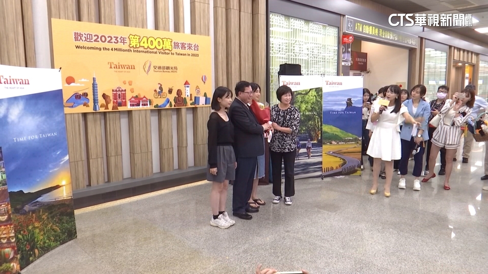 迎第400萬觀光客！　韓旅客松機入境：離北市較近