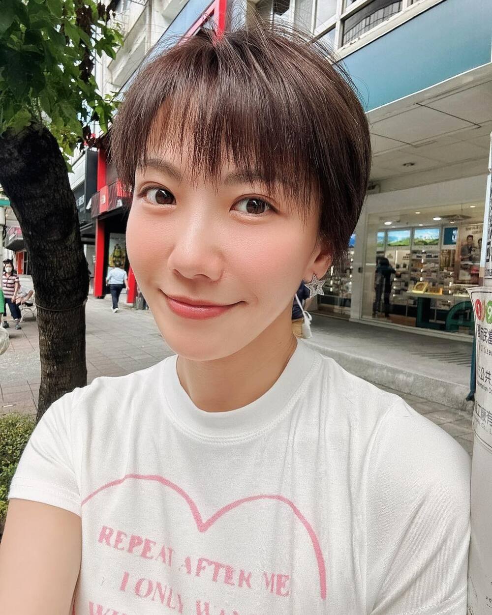 大牙今首現身北檢出庭　發文曝：已在香港警局報案