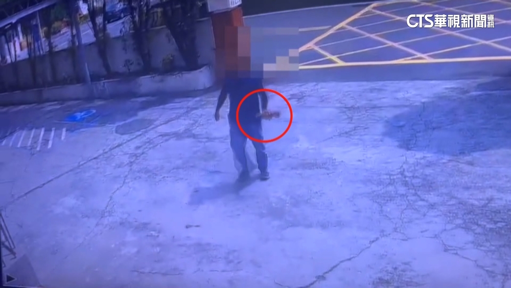 挖呀挖到未爆彈！　工地主任徒手拿去報案嚇壞警