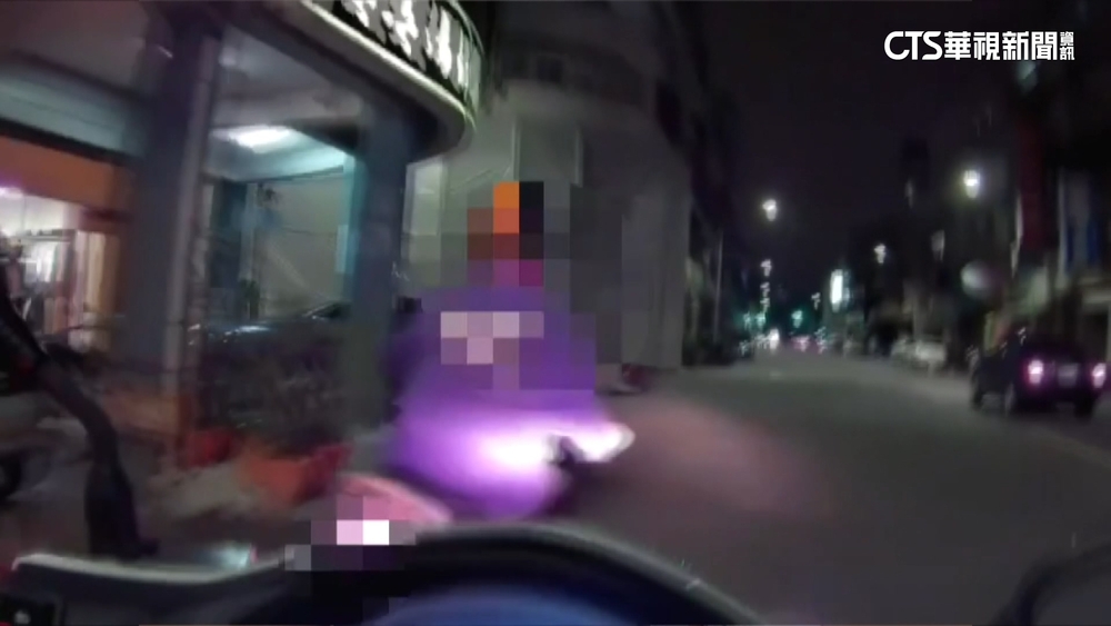 男酒駕拒警攔查　路口大迴轉「撞警車」狂逃