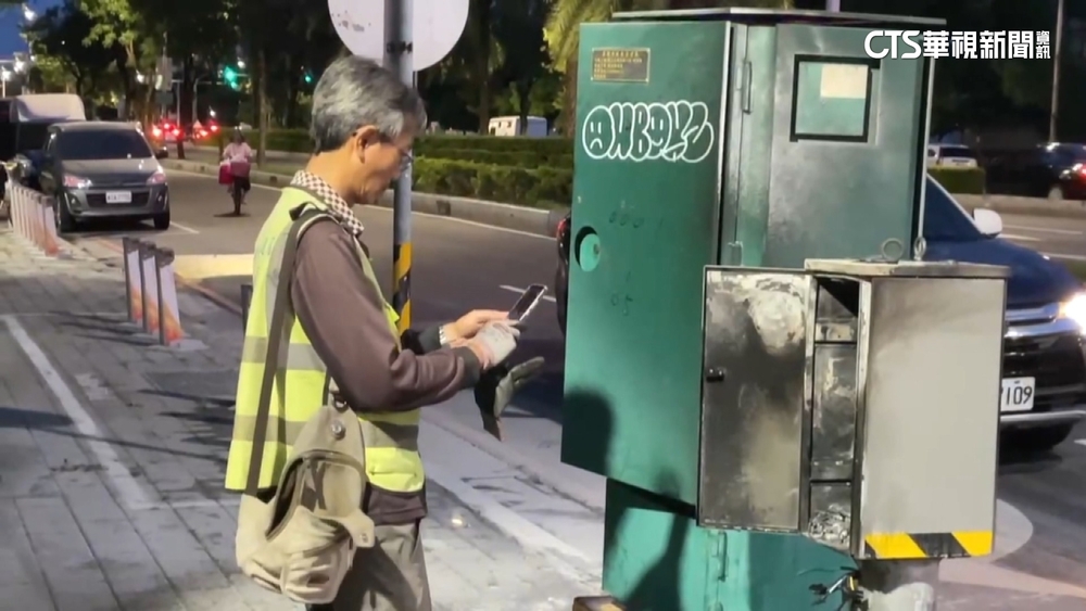 高雄交通號誌控制箱起火　影響路旁紅綠燈不亮了