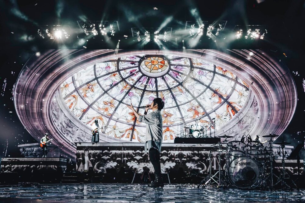 阿信吸氧登台表演「自責道歉」　自曝身體狀況嘆：很過意不去