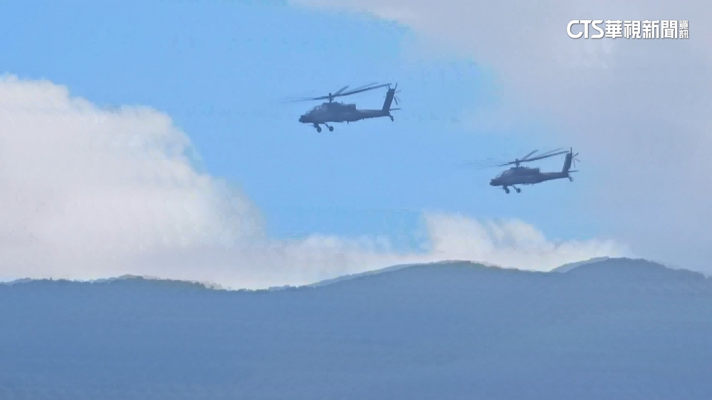 國軍「聯勇操演」IDF戰機.阿帕契上陣　砲聲隆隆