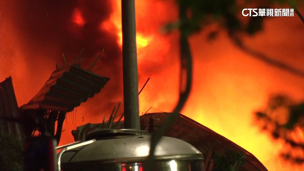 屏東高爾夫球具工廠爆炸　1消防殉職數十傷