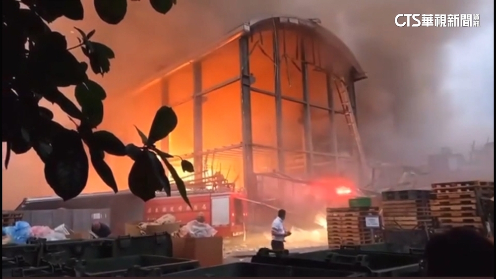屏東高爾夫球具工廠爆炸　1消防殉職.82人送醫