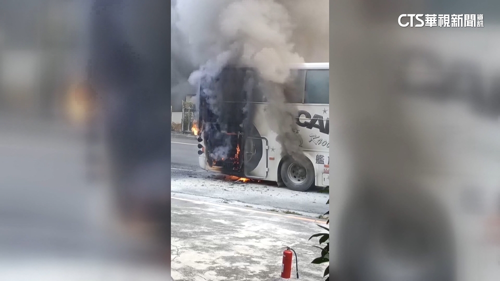 遊覽車空調起火冒濃煙　往溪頭40乘客驚魂
