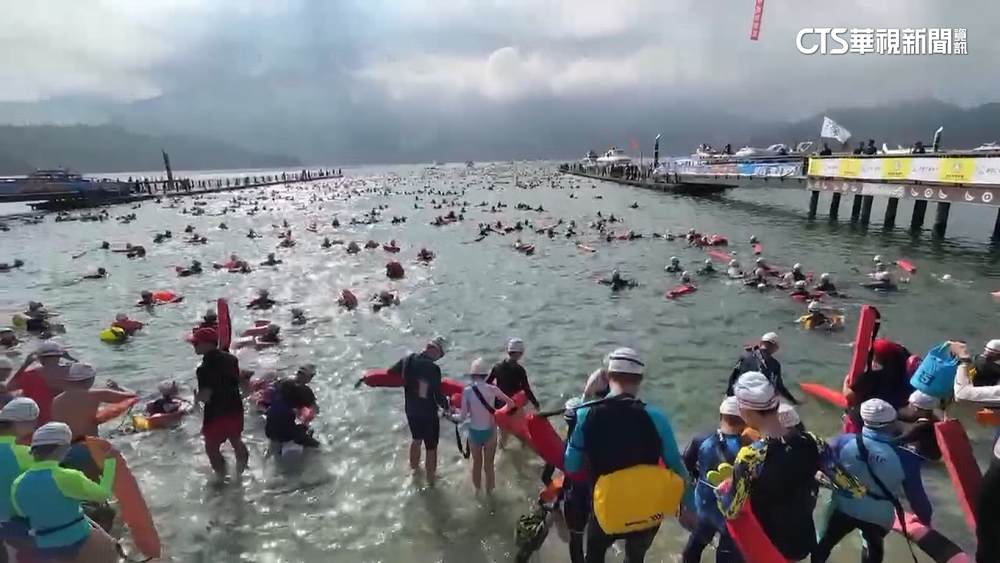 壯觀！　2.4萬人泳渡日月潭　1泳客送醫不治傳憾事