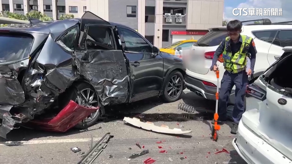 台南8汽機車連環撞6傷　肇事駕駛一度受困車內