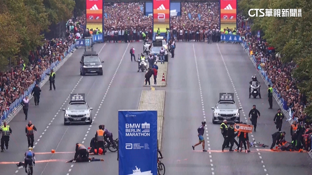 柏林馬拉松賽事　環團「最後世代」潑漆抗議
