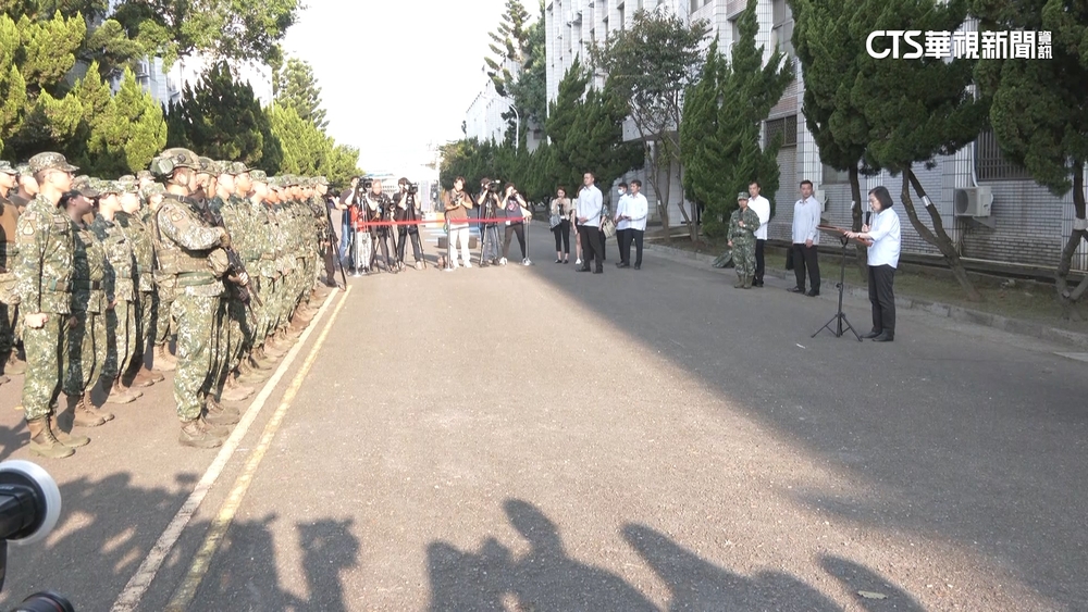 勗勉中部地區戰備部隊　蔡總統親發加菜金