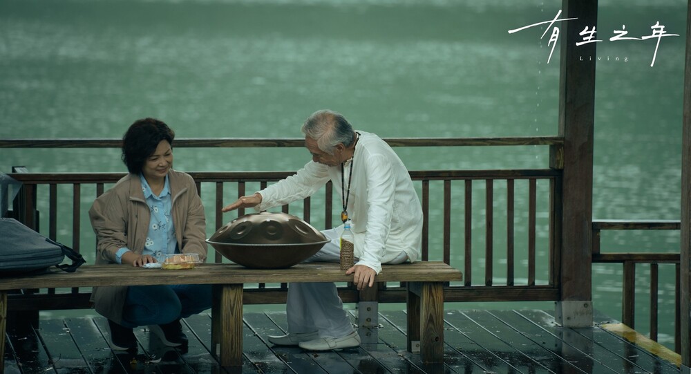 楊貴媚(左)在旅行過程中認識手碟同好者，也開啟了她學習手碟之路。