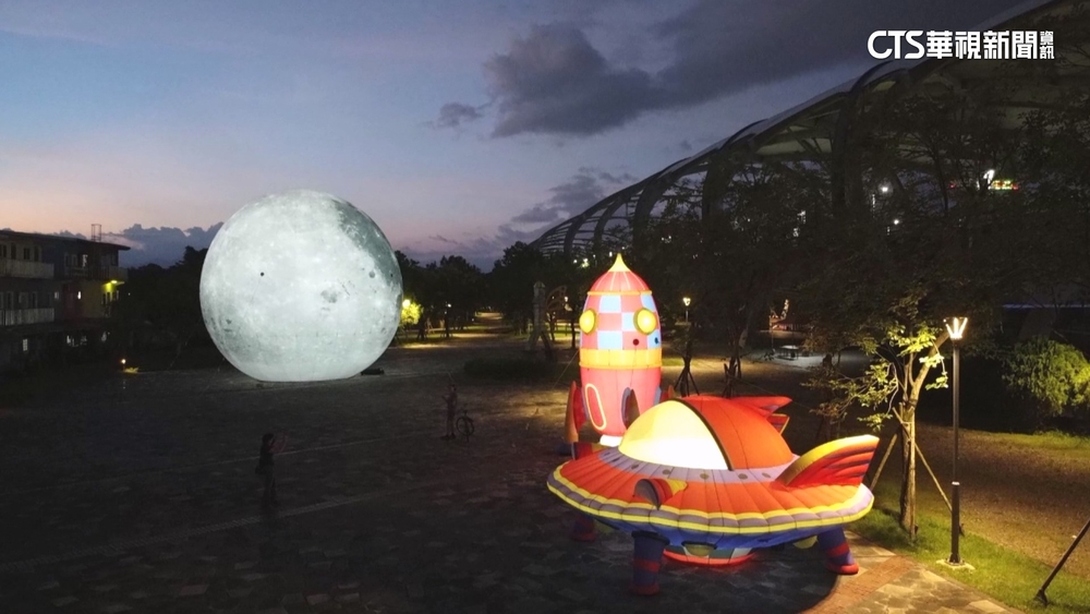 中秋節將到來！宜蘭冬山火車站「大月球」成打卡點