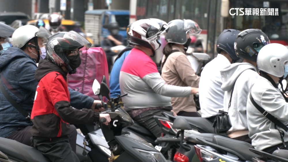 平台更改計費！砍夾單酬勞　外送員喊連假罷工