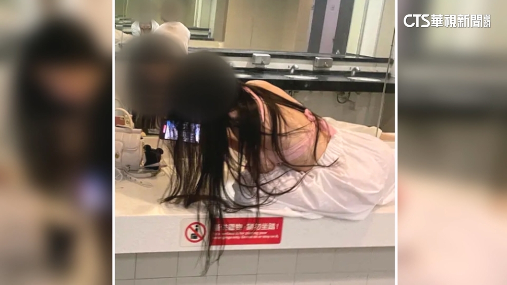 不理警告標語　女趴捷運廁所化妝台自拍