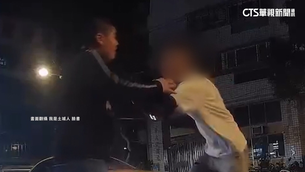 悚！遭追撞摔車　乘客「持刀追砍」　肇事者嚇壞報警