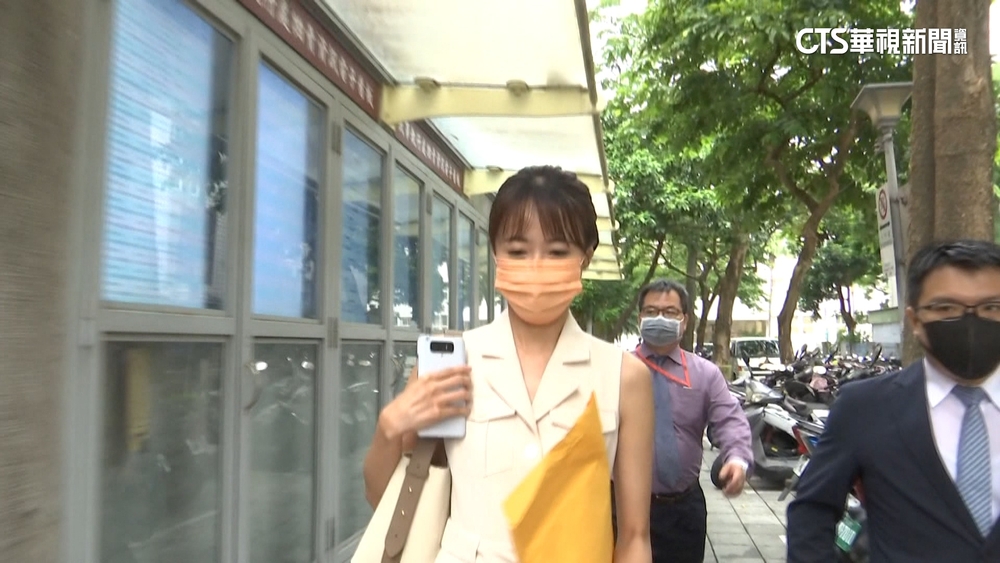 高虹安涉詐領助理費案開庭　王郁文仍不認罪