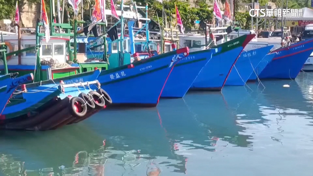 「小犬」最快今晚海警　富岡漁民趕工綁船防颱