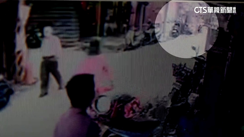 涉好油恐嚇案　藍黨工咖啡廳犯案影像曝光