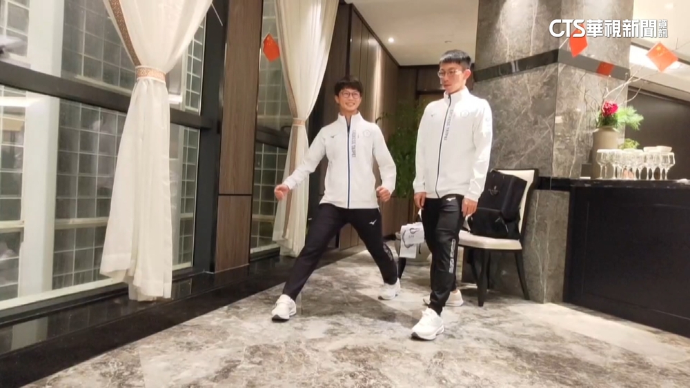 台灣國手亞運表現亮眼　黃玉霖示範經典壓線姿勢