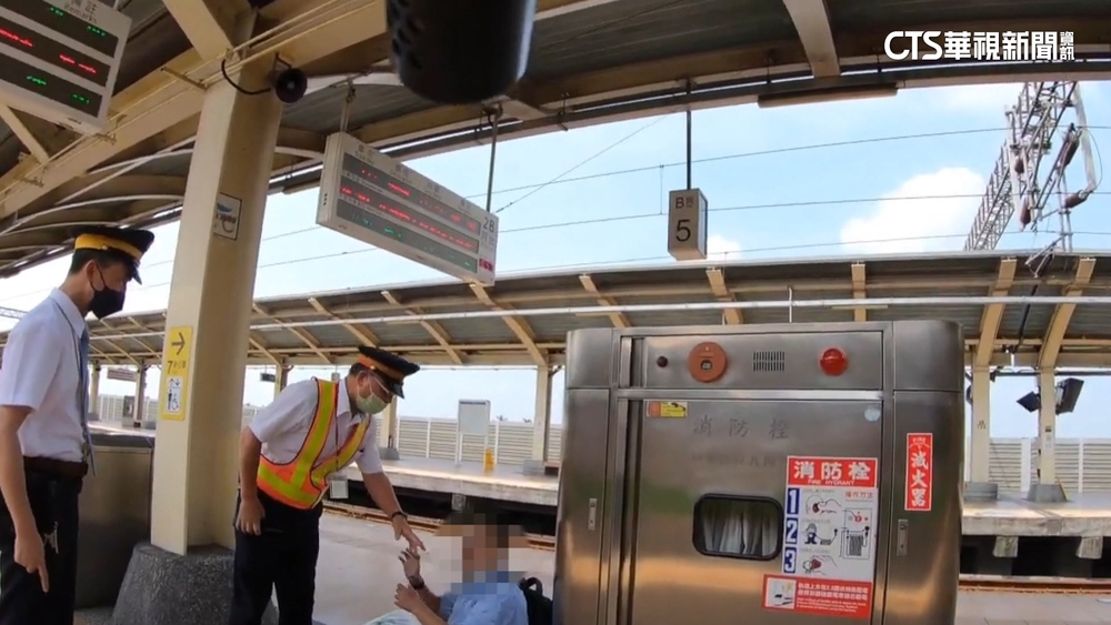 屏東男搭火車逃票遭攔　竟對副站長攻擊.吐口水