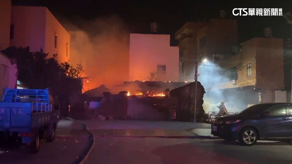 高雄旗津空屋凌晨大火　竟是失戀男放沖天炮闖禍