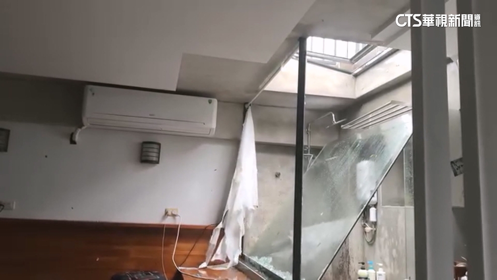 「小犬」狂襲蘭嶼！　民宿業者戴安全帽　搶救拼板舟