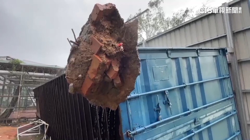 「小犬」挾強風豪雨登陸　「5分鐘」重創恆春半島