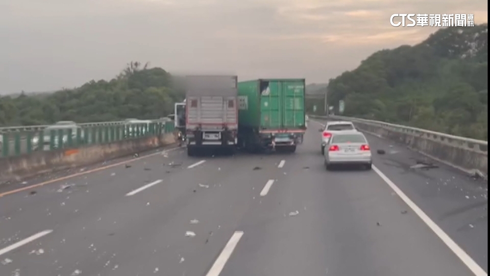 貨車撞聯結車「擠中線」　國3北上回堵1公里