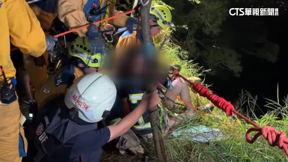 上望高寮看夜景散心　女「滑落山坡」幸運獲救！