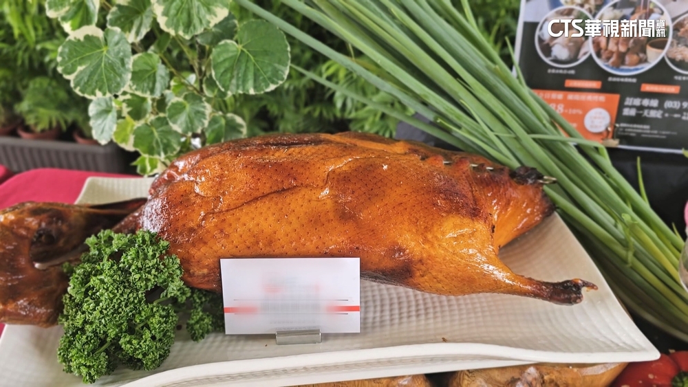 金黃烤鴨.鴨賞飯捲　多樣化特色料理民眾搶品嘗