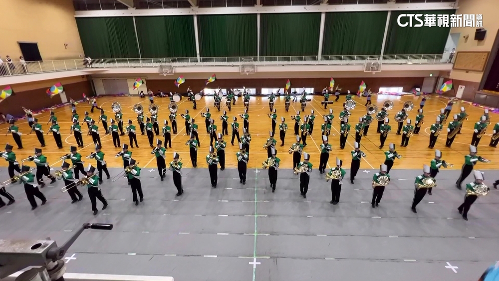 「翡翠騎士」抵高雄　市府端「小籠包.珍奶」招待