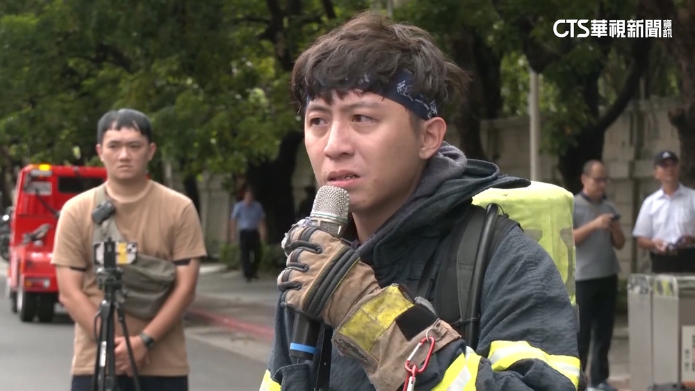 消防國殤日晚會爆衝突　「未申請路權」警消對峙