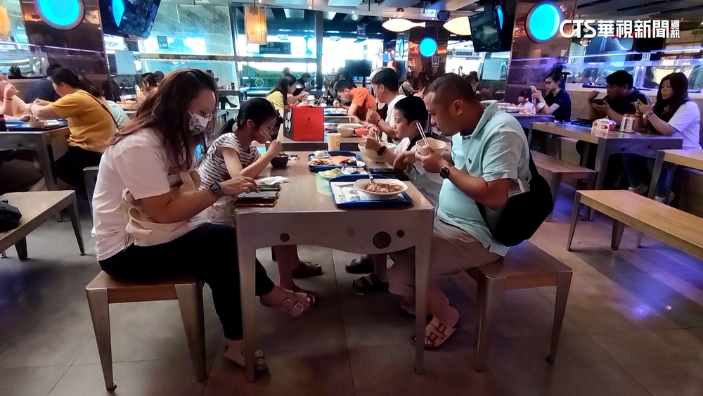 收假！國道服務區爆人潮　連假「業績賣破千萬」