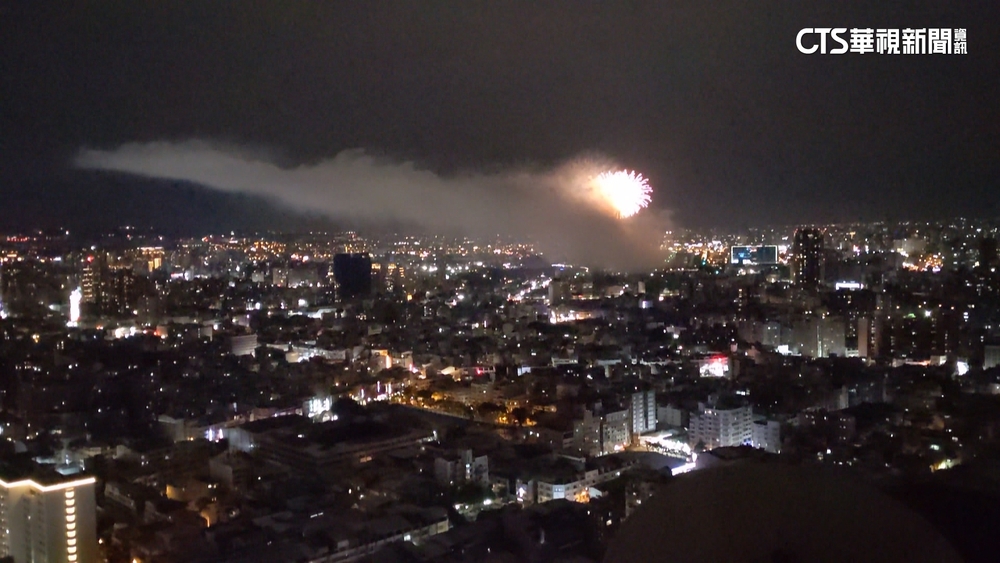 國慶焰火變「煙」火　濃煙壟罩5公里　街道霧茫茫