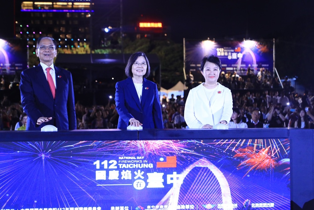國慶焰火提早20分鐘施放挨批　盧秀燕：總不能叫總統和市長上台跳舞