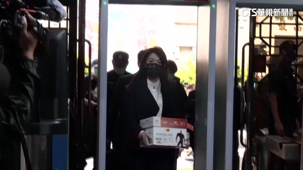 涉貪46萬助理費！　高虹安遭起訴後北院首出庭