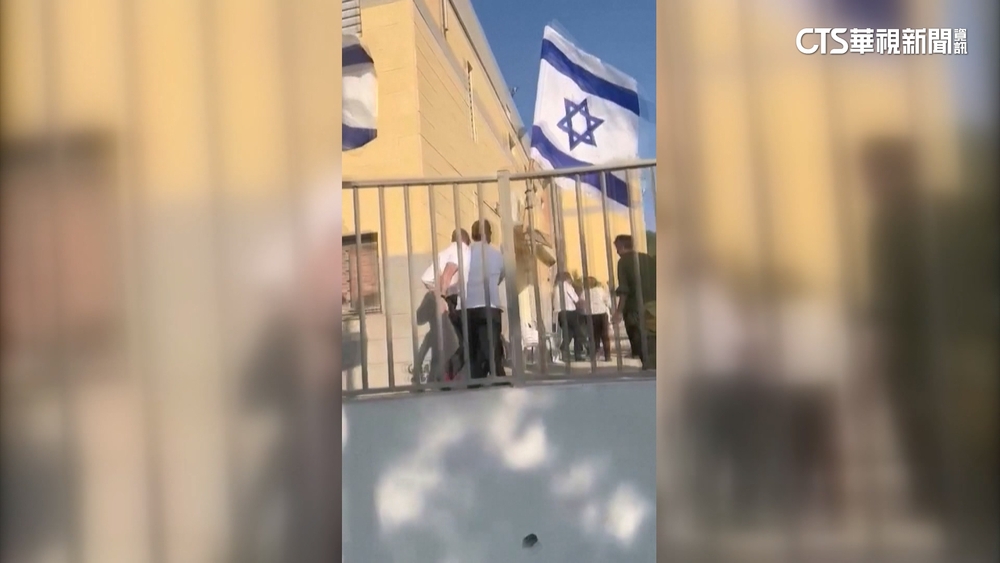 英外相柯維立訪以國　突遇火箭空襲警報