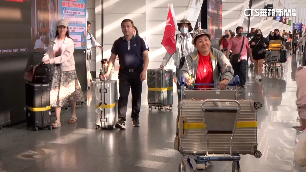 終於回家了！　以色列旅遊團74人返抵國門