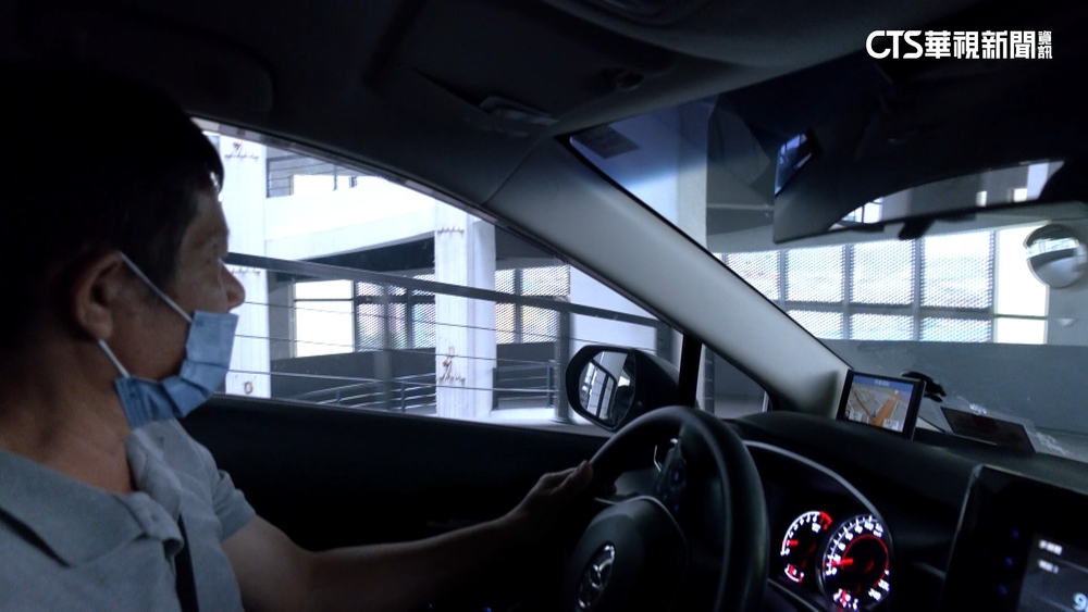 高雄精品旅館迴旋式車道　客：9層樓繞到頭暈