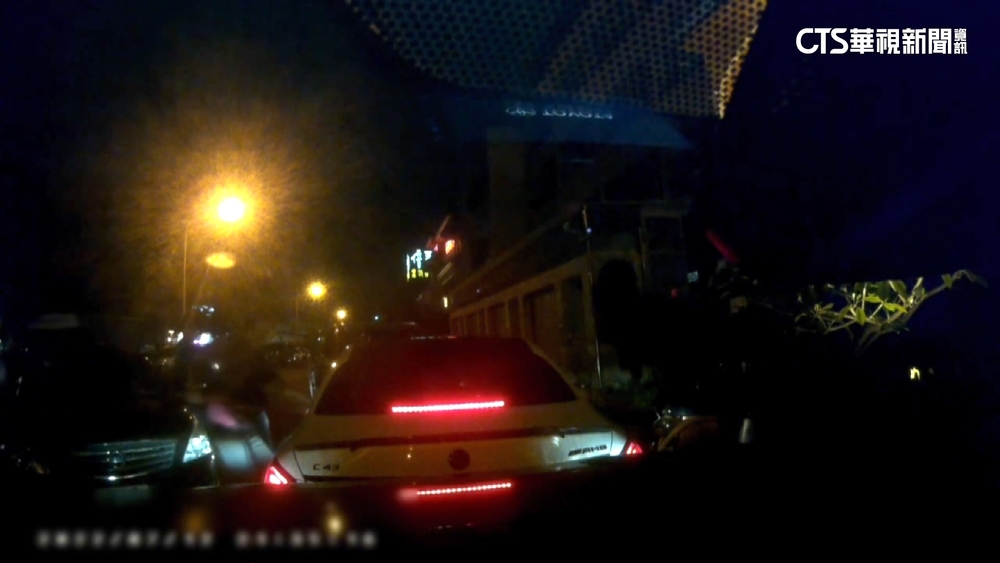 不想被抓去關！　毒販衝撞警車試圖逃逸仍遭制伏