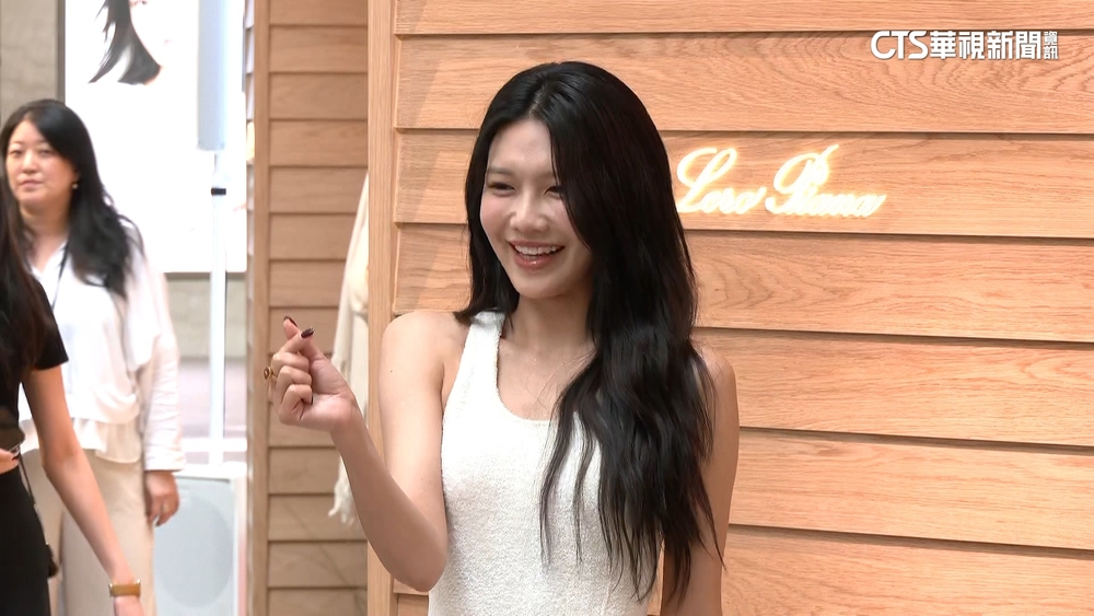 「少時」長腿女神秀英來了！　大讚台灣美食美景